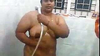 Indian Aunty Bathing