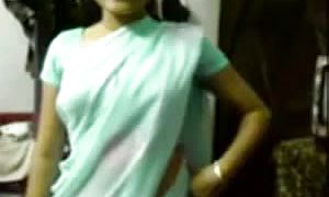 Amateur Indian woman gets naked and teases her butt