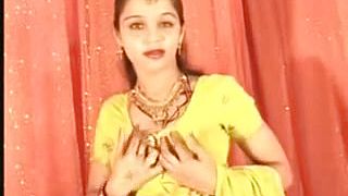 Hawt Northindian B Grade actress expose her Meatballs and CumHole by dance movements