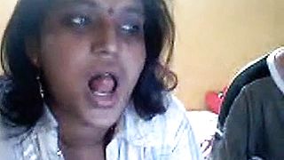 Indian Naked on Camera Fingering her Pussy
